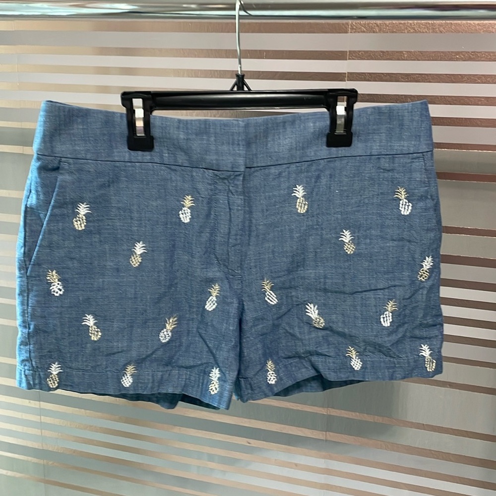 Women’s size 6 Loft shorts The Riviera Short with pinnaples, worn once